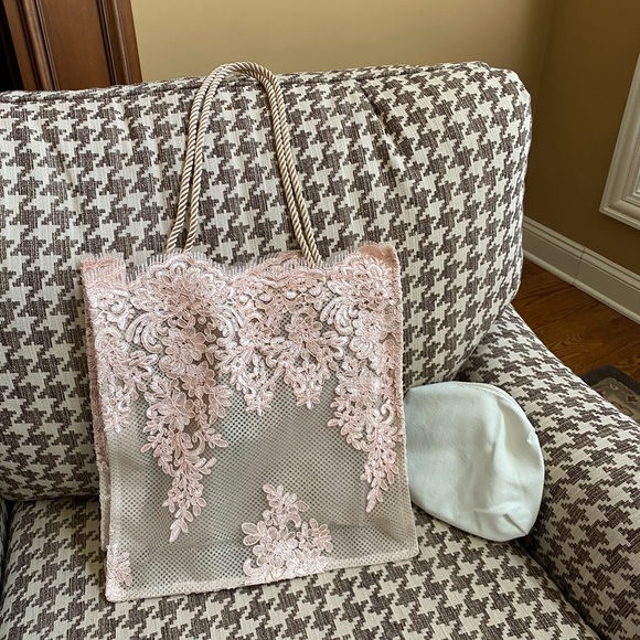 Beautiful Lace Tote🎈Last One🎈 - Picture 3 of 5